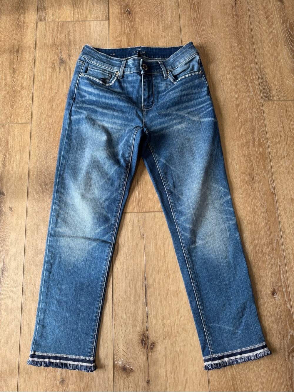 White House Black Market Slim Crop Fringe Hem Denim Jeans Size 2